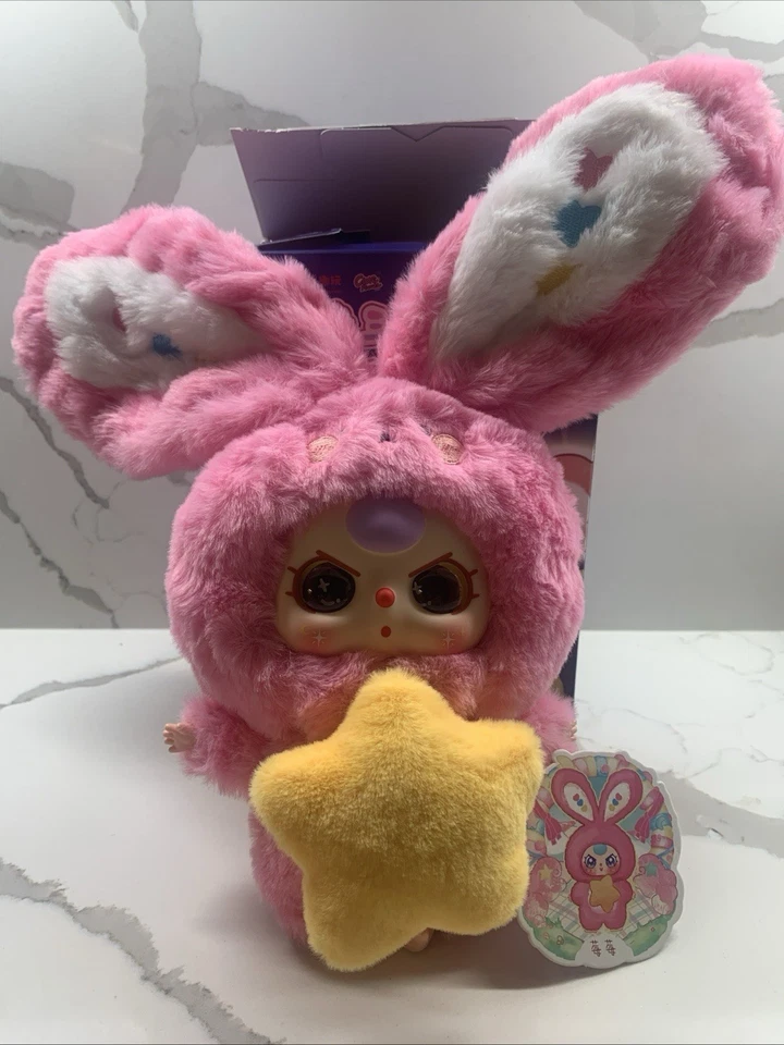 Auténtico Baby Three Lily Rabbit Town V3 Peluche Conejito Rosa Foto 3 de 4