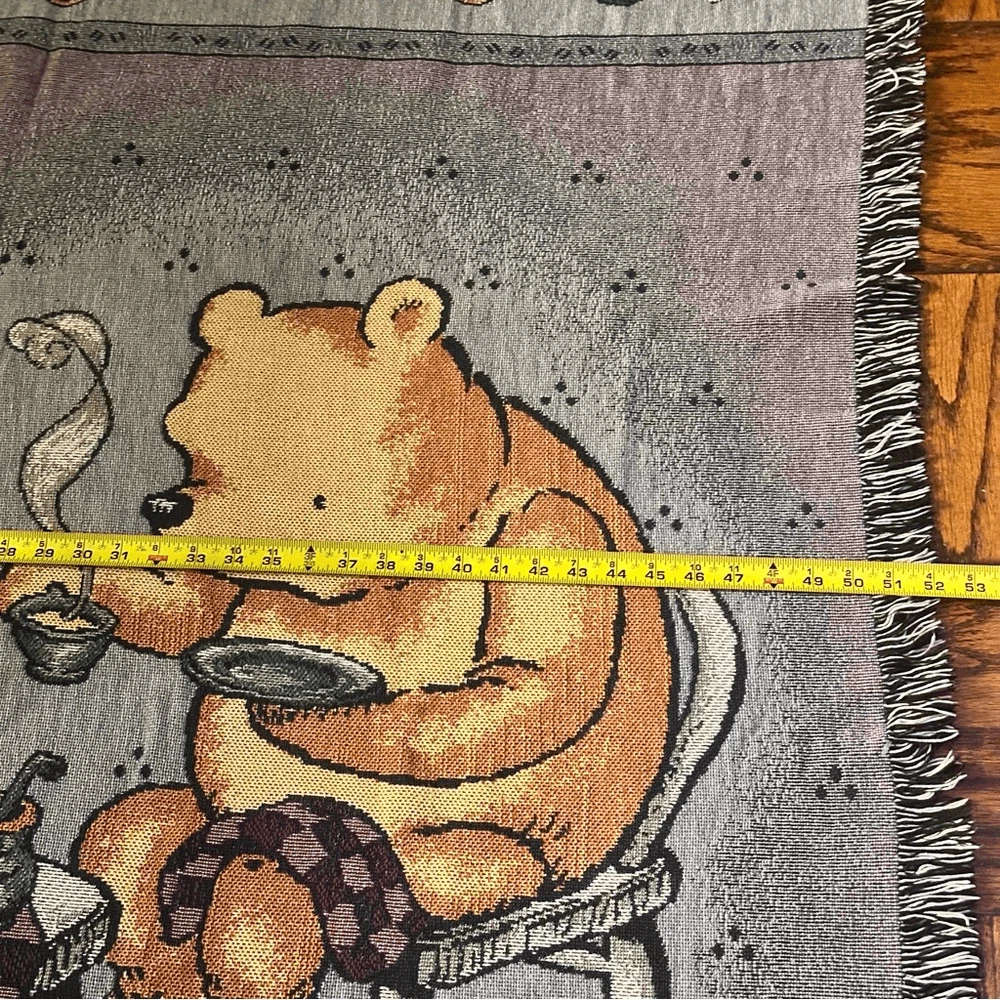 Disney Classic Winnie the Pooh & Piglet Throw woven Blanket