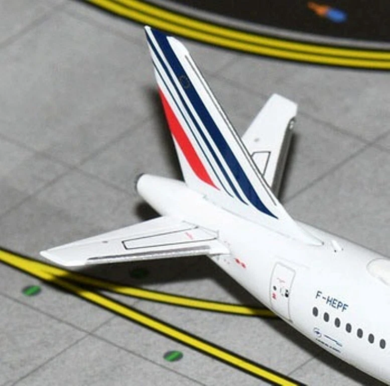 Gemini Jets 1/400 GJAFR2179 Airbus A320-200 Air France, F-HEPF - Immagine 3 di 4
