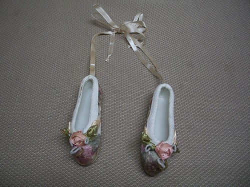 Victorian Pink Floral W Gold, Beads & Flowers Ballet Shoes Christmas Ornament - Picture 9 of 11