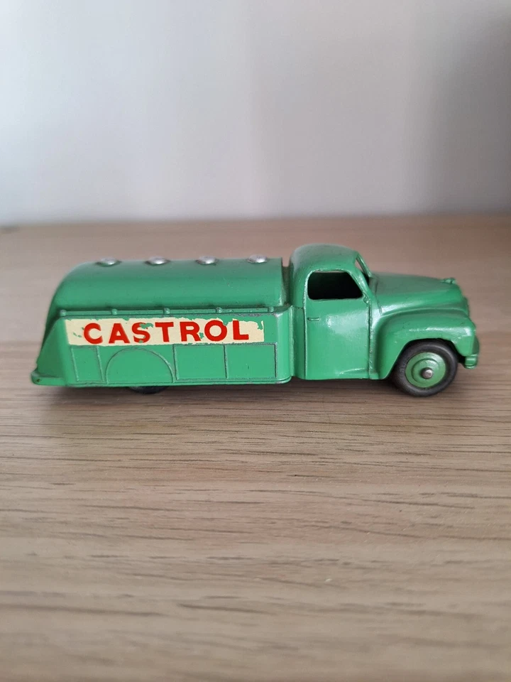 modellino Dinky Toys Studebaker Tanker Castrol - Immagine 2 di 4