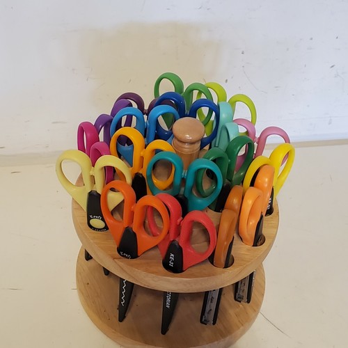 Kraft Edgers Set of 18 Craft Scissors & Wooden Stationary Carousel - Picture 7 of 11