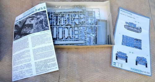 1995 DRAGON15 CM STURM-INFANTERIEGESCHUTZ 33 AUF PZ 111 GERMAN ASSAULT TANK MODE - Picture 3 of 3