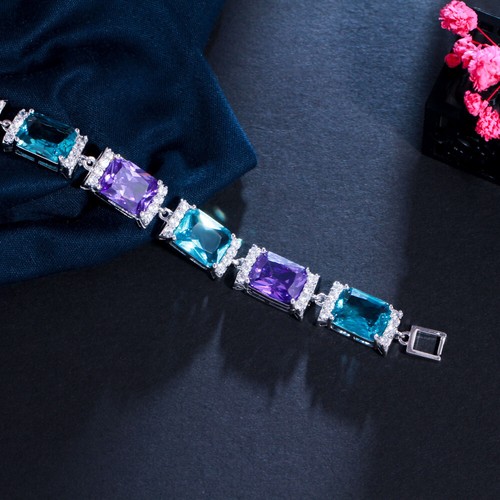 Brazalete de eslabones con dijes cuadrados de circonita cúbica azul púrpura plateado para novias - Imagen 5 de 10