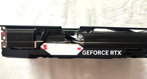 MAUVAIS PNY GeForce RTX 4070 Ti SUPER 16 Go overclocké ARGB SANS AFFICHAGE - Photo 4/4