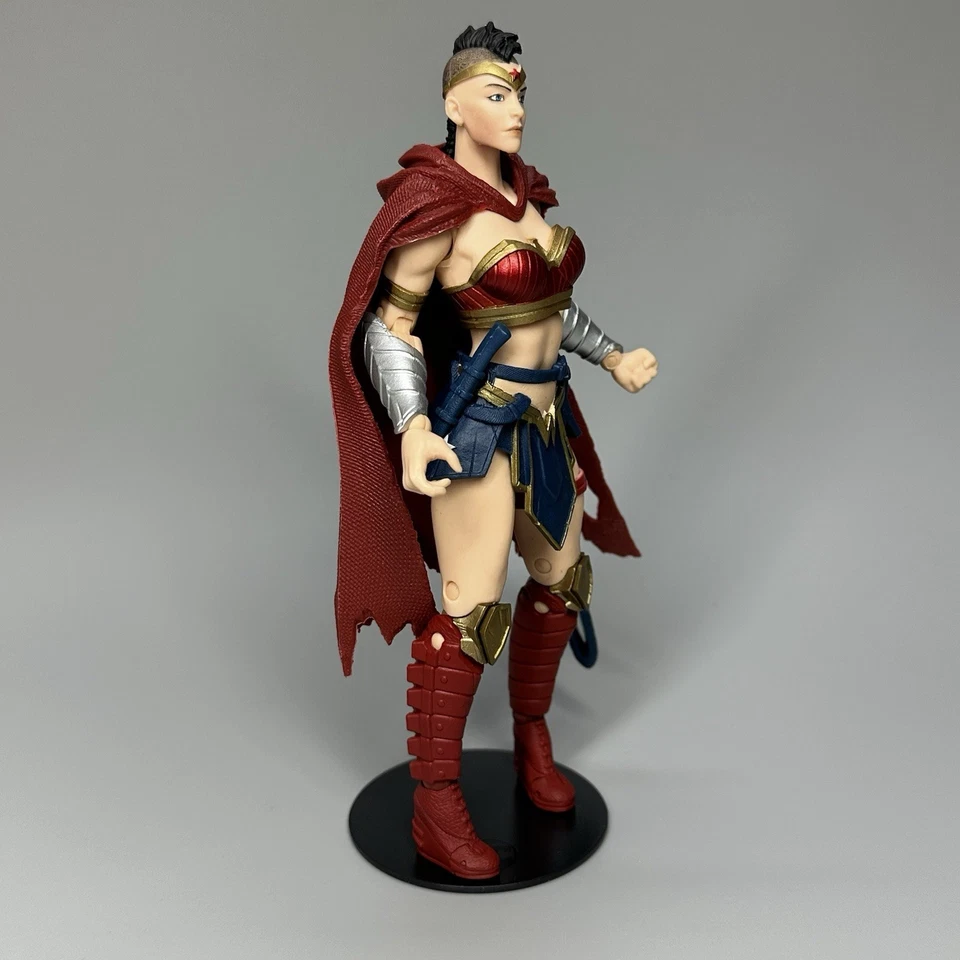Figura de acción McFarlane DC Multiverse Last Knight on Earth Wonder Woman 7" Foto 4 de 4