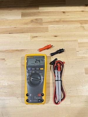 FLUKE 179 MULTIMETER W/ LEADS & CLIPS (SHIPS FAST)