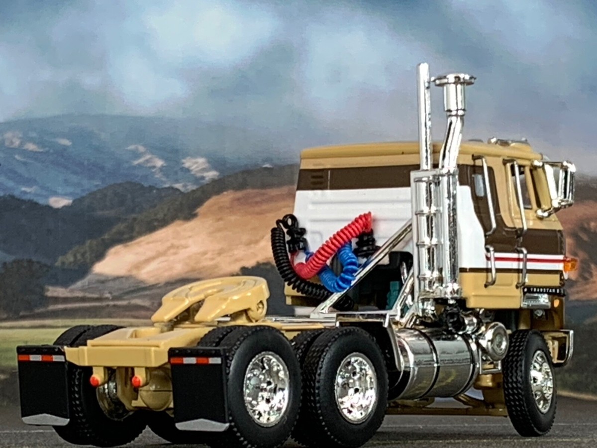 ダイキャストプロモーション　International Transtar COE International Transtar COE Truck with Vintage 40' Dry Goods