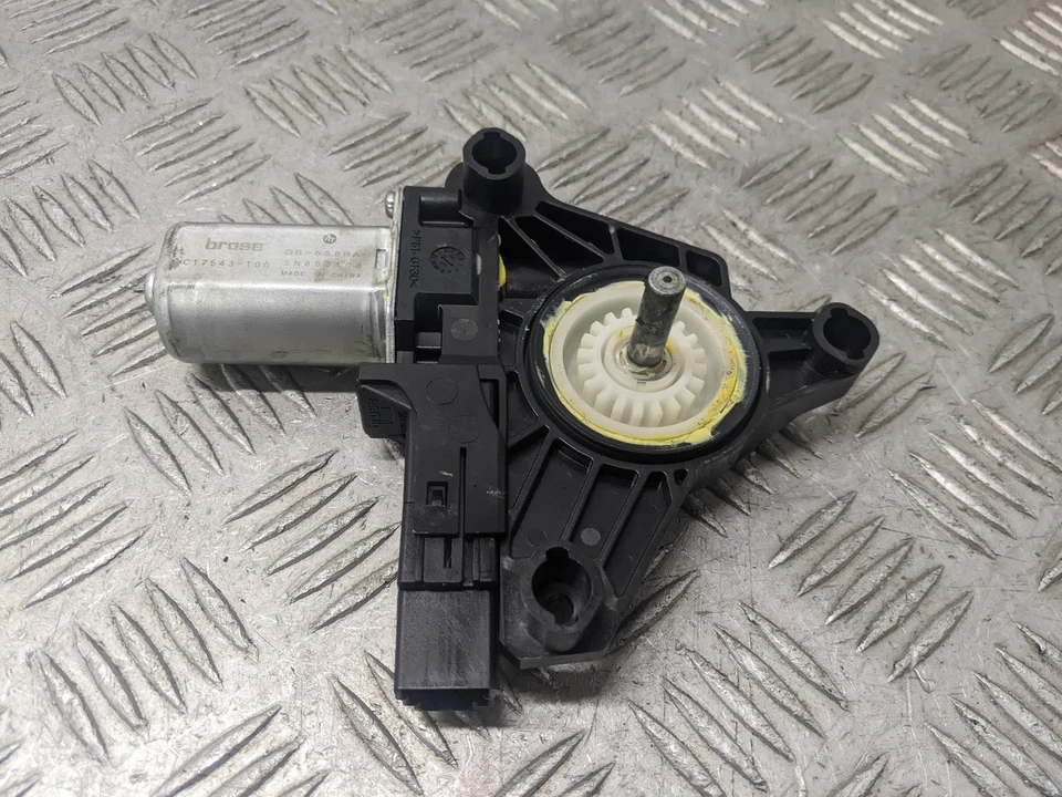 Motor ventana puerta Volvo V40 D2 SE MK3 2012-2016 (o/s conductor trasero)  Foto 3 de 3