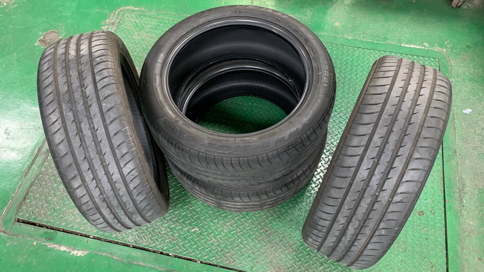 Goodyear Eagle NCT5 2x 255-50-21 & 2x 285-45-21 4 tires set. Rolls-Royce Phantom