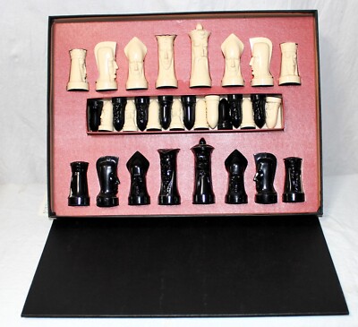 Gothic 1961 Sculptured Chess set by Ganine No. 1475 Salon Edition