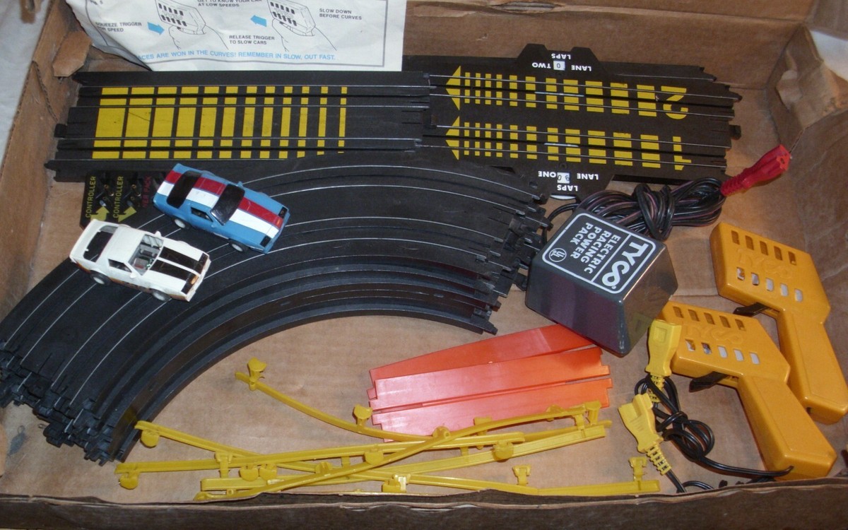 TYCO Z-28 CHALLENGE CAMARO RACING SLOT CAR SET 1980 HO BOXED WITH
