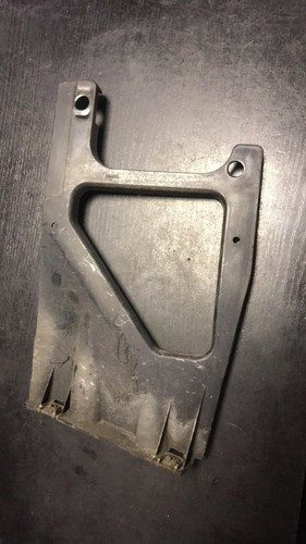 BMW 1ER E81 E87 LCI SE STOßSTANGE HALTERUNG HINTEN UNTERER HALTER 7183873