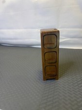 PEQUEÑA CÓMODA DE MADERA MACIZA