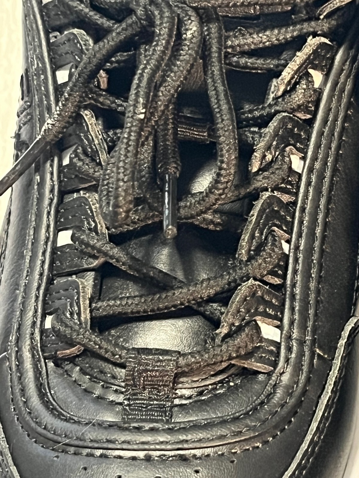 FILA Women's Shoes Size 7.5 Black White 5FM00105-013 Very Nice