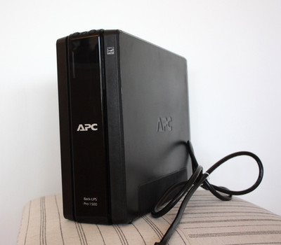 APC Back-UPS PRO 1500 battery backup *No Battery*/10 outlets/Great Condition