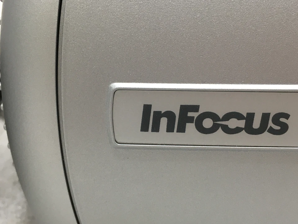 InFocus LP640 3LCD Projector w/ 500 Lamp Hours, Case and Remote Included - Image 4 of 4