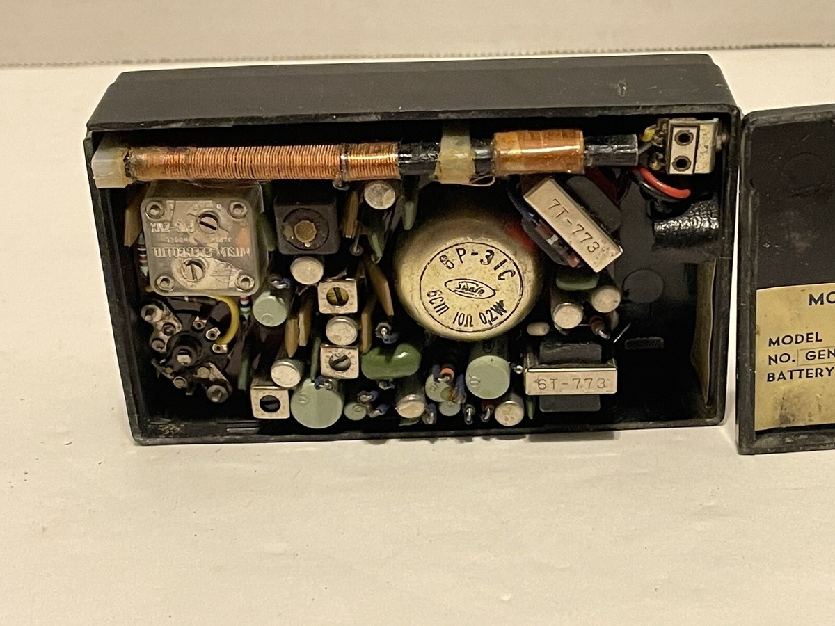 Vintage Airline 8 Transistor Montgomery Ward Transistor Vintage Airline 8 Transistor Montgomery Ward Transistor