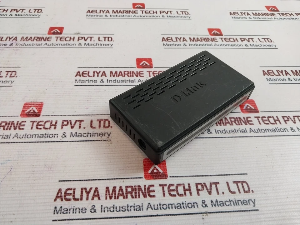 D-link DES-1008A 10/100 Fast Ethernet Switch 1A 5V OES1008AE….C3E - Image 3 of 4