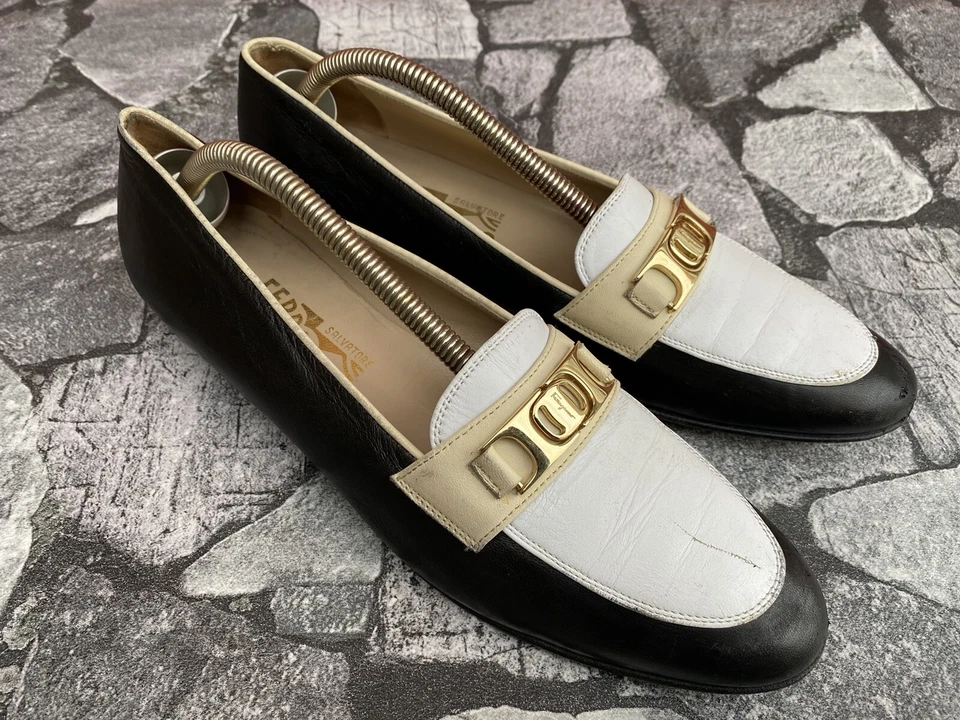 SALVATORE FERRAGAMO Varina Cuero Plano Negro/Blanco Talla 9.5. Foto 3 de 4