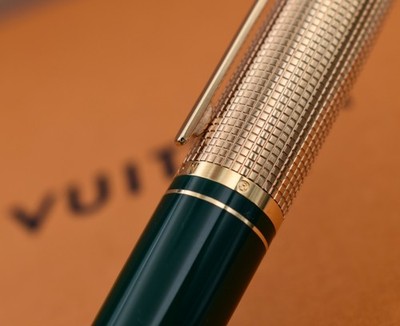 Louis Vuitton ボールペン本体 ゴールド グリーン LOUIS VUITTON Doc Green Lacquer & Gold Finish Ballpoint Pen (BP