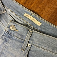 Levi's Women  s 311 Shaping Skinny jeans in a light wash Size 32