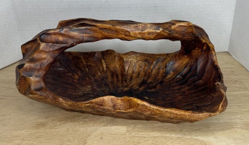 Vintage Midcentury Brutalistische handgeschnitzte Wurzelholz Schale mit Henkel Volkskunst
