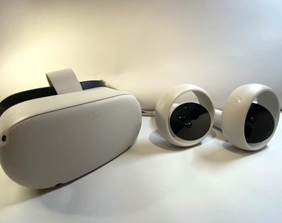 Meta Quest 2 VR Headset White, with  Controllers, Charger and all their compones
