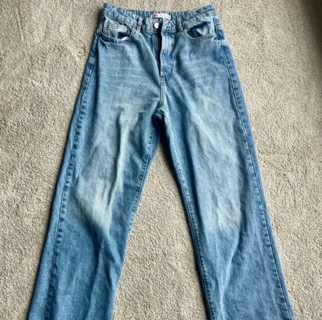Zara Women's Light Wash Straight Leg Loose Jeans Size 6 Distressed Cuffs