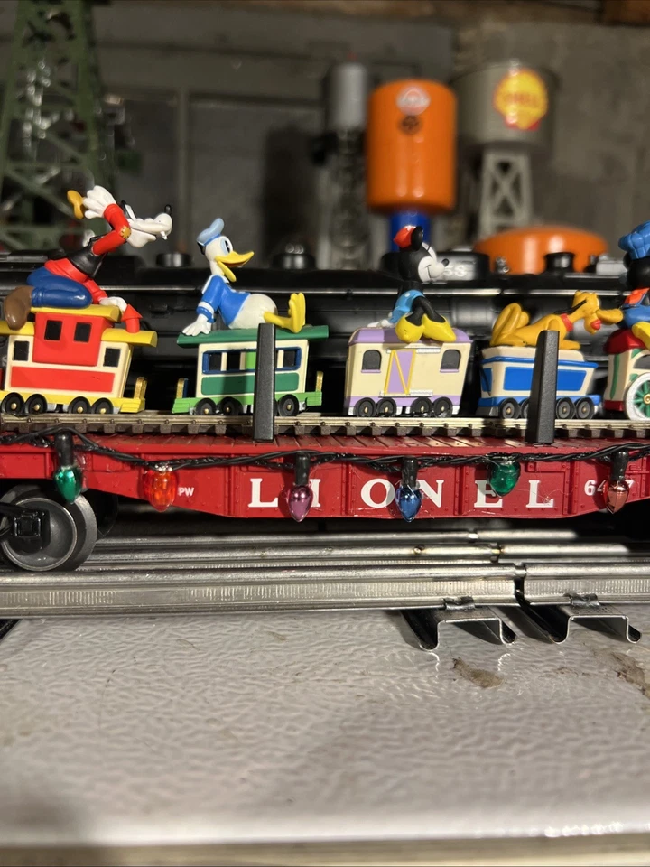 A LIONEL CHRISTMAS ILLUMINATED MICKEY MOUSE EXPRESS FLAT CAR - O GAUGE -NEW - Image 4 of 4