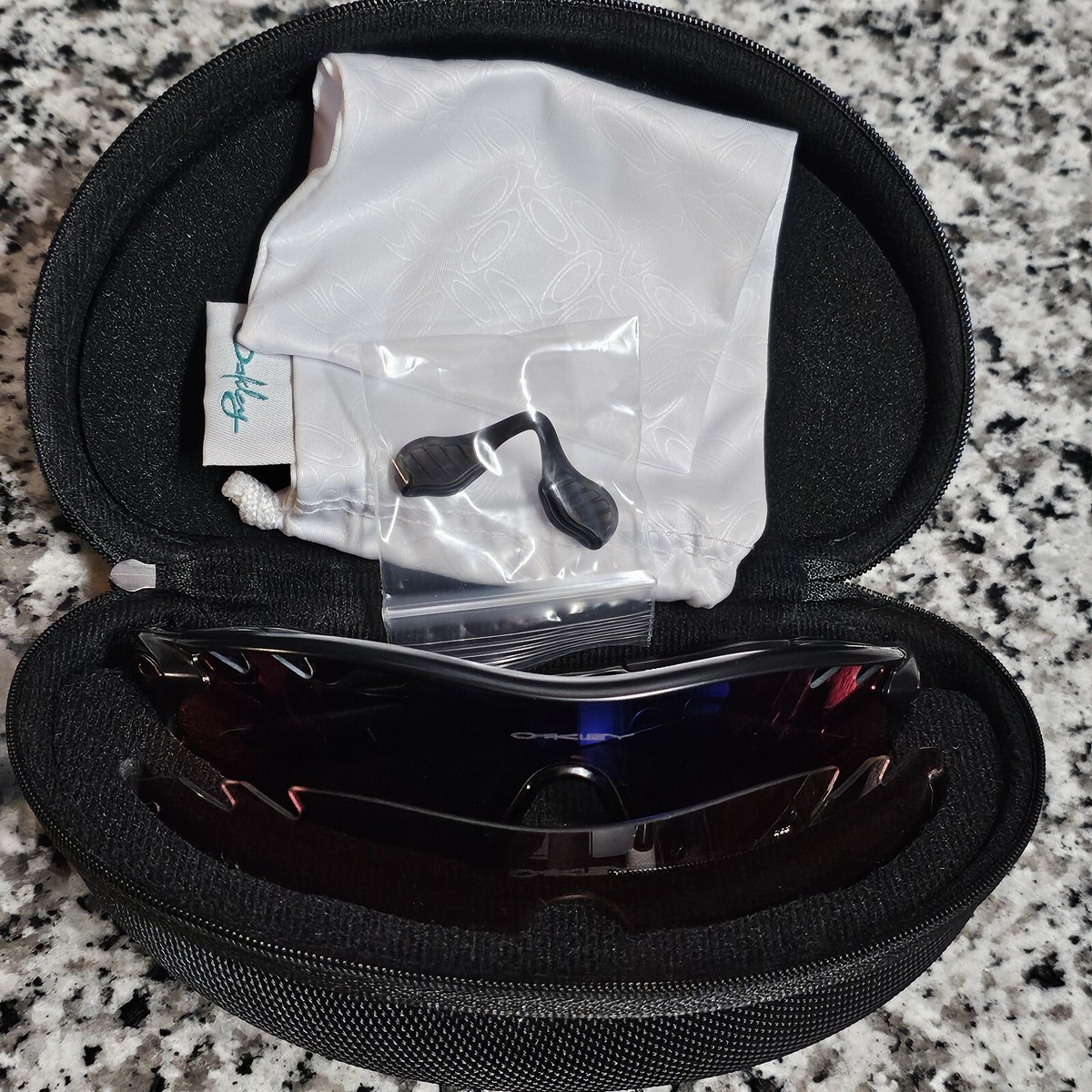 Oakley OO9181-23 Radar Lock Shield Sunglasses Black w/ Case Pouch