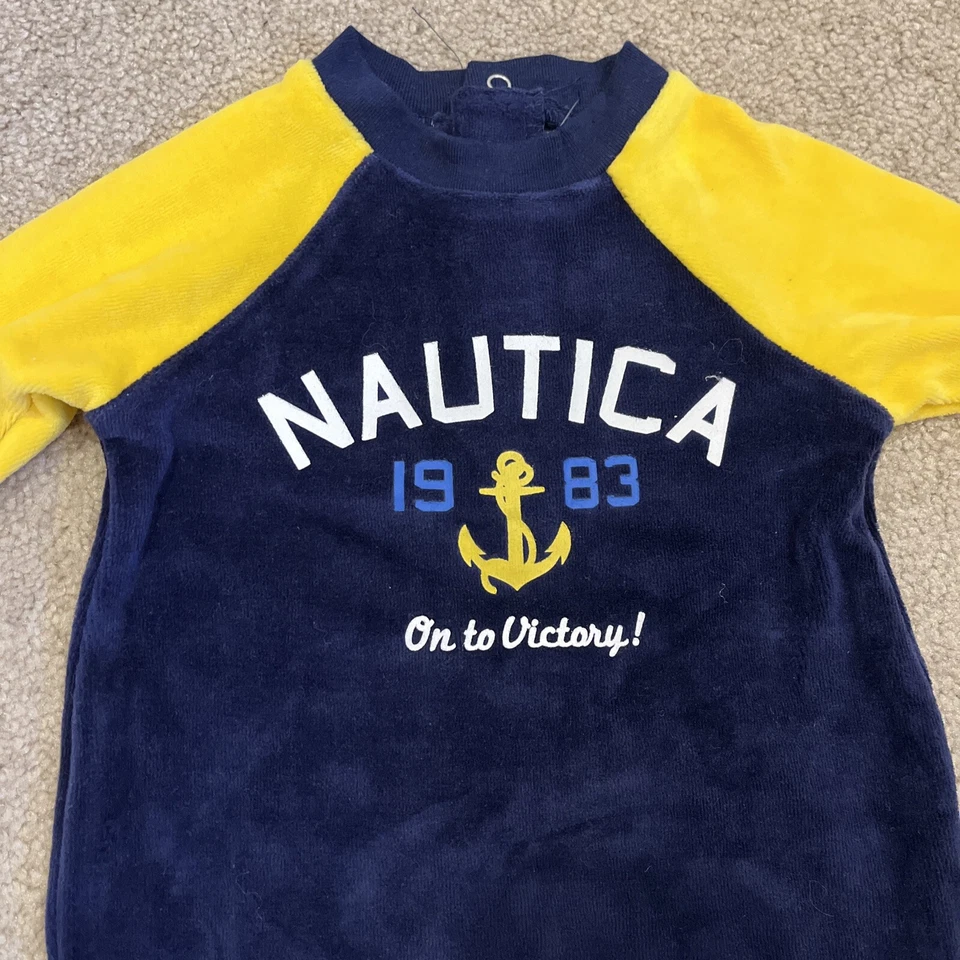 Nuevo con etiquetas Pijama Nautica Baby Boys terciopelo con patas azul marino amarillo talla 0/3 m venta al por menor $50 Foto 2 de 4