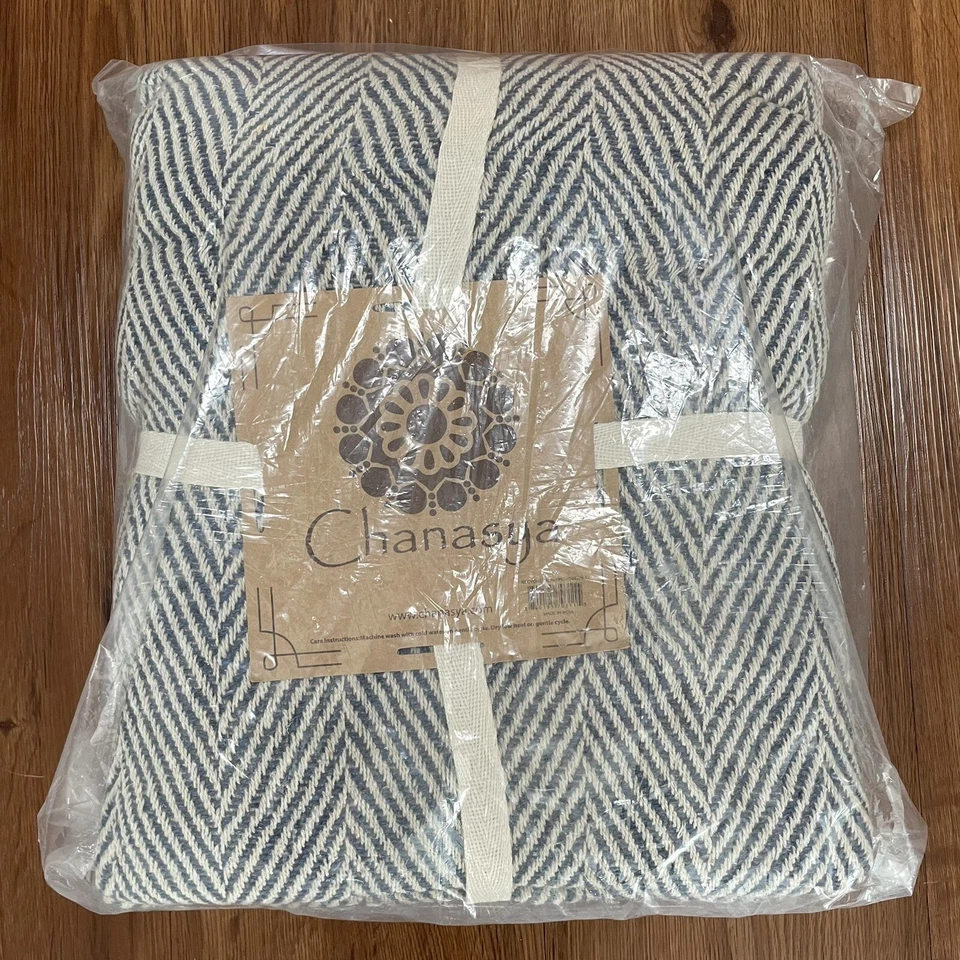 Chanasya Jacquard Cotton Throw Blanket and Pillow Set Dusty Blue New - Image 2 of 4