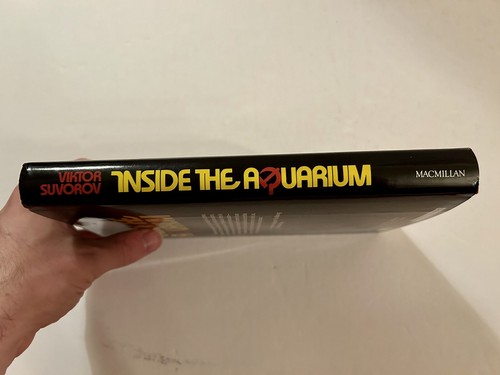 Inside the Aquarium Viktor Suvorov HC w/ DJ 1st Edition - Picture 3 of 11
