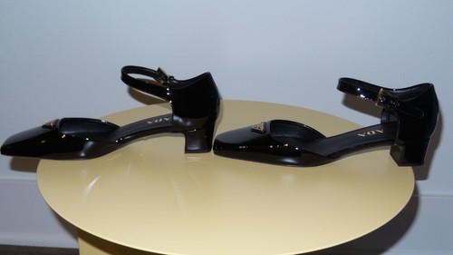 $1150 PRADA BLACK VERNICE NAPLAK LOGO PLAQUE PATENT LEATHER PUMP SIZE 38.5 - Picture 4 of 11