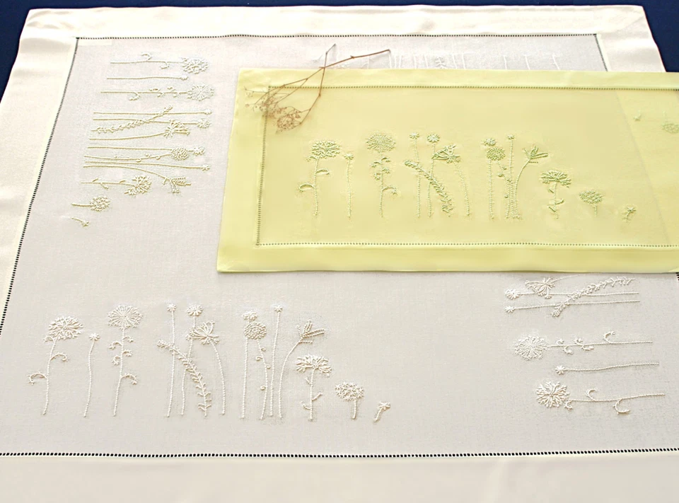 Handarbeiten Tischdecken Sonnenblumen à Jour oder 5 Anderen Designe : 90x90cm. - Image 3 of 4