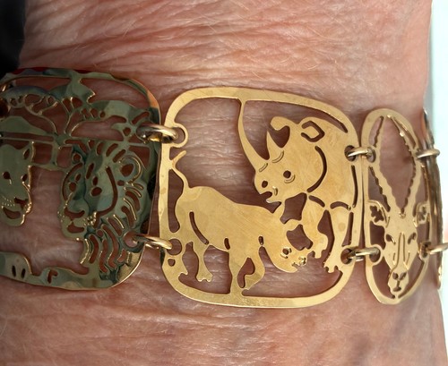 Vintage WILD BRYDE Gold Tone AFRICA SAFARI BRACELET Elephant Rhino Zebra Giraffe
