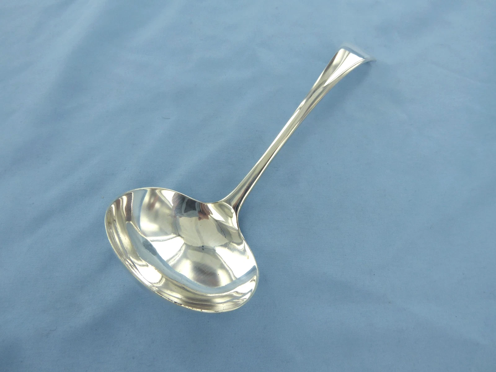 A VINTAGE STERLING SILVER OLD ENGLISH SAUCE LADLE. LONDON 1938.