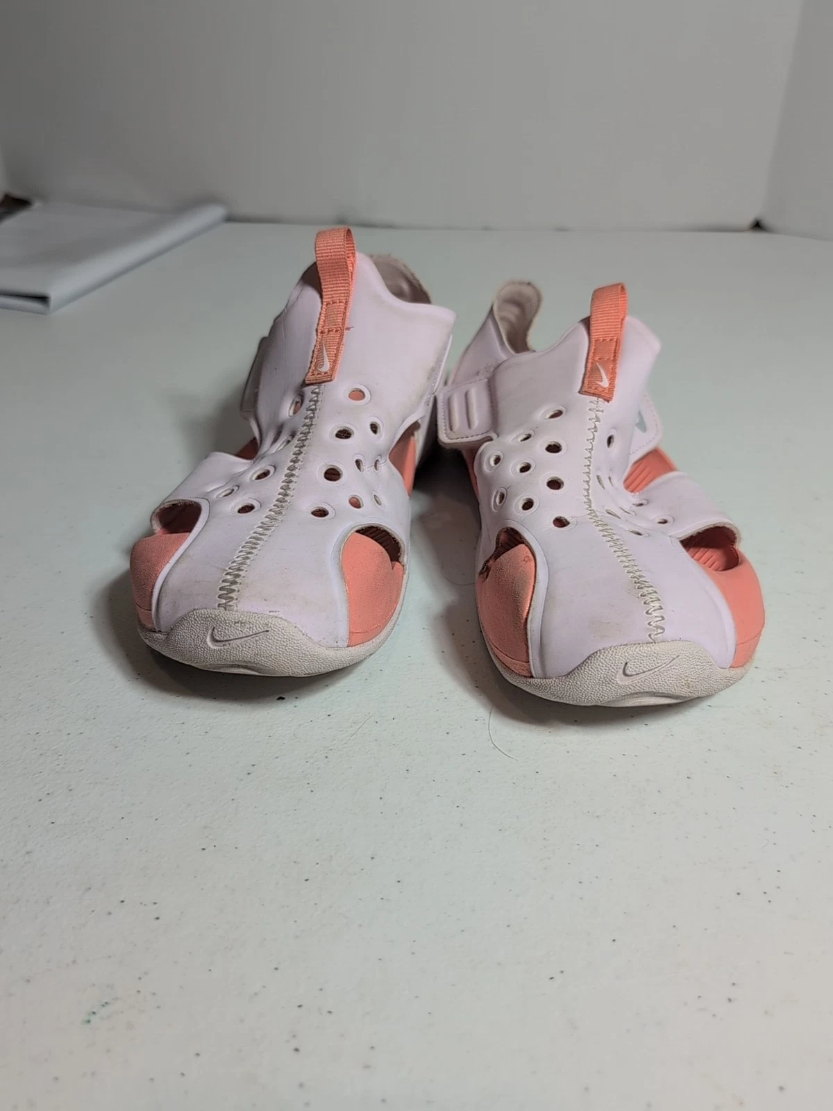 Nike 2Y Youth scarpe da acqua sandalo rosa e pesca.