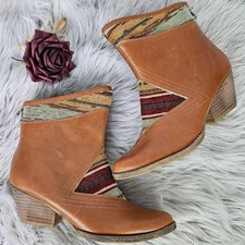 Sbicca Brown Leather Ankle Boots Size 7 Boho Southwestern Embroidered Block Heel