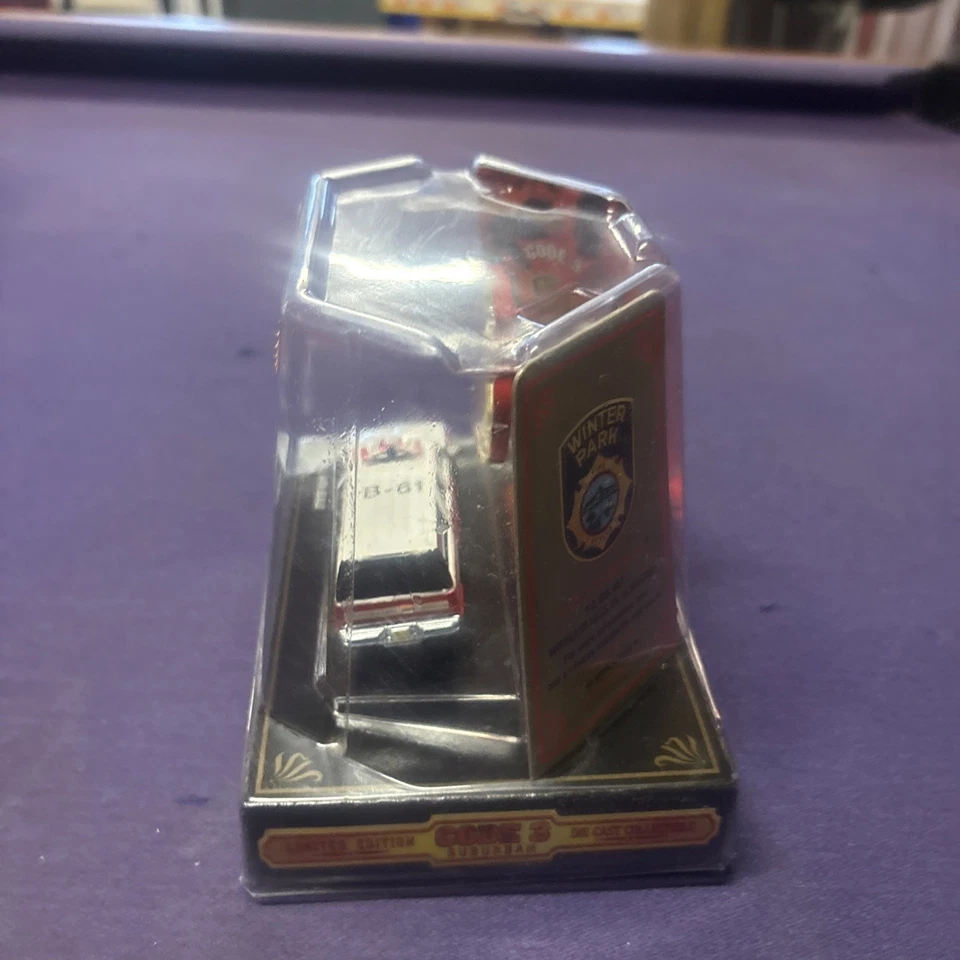 CODE 3 Collectibles Winter Park,Fl. BATALLION CHIEF Chevy SUBURBAN B-61 New - Image 4 of 4