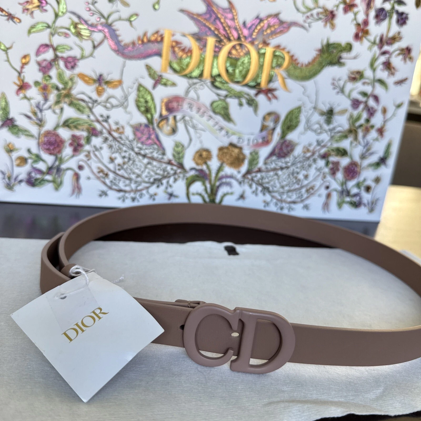 Authentique selle neuve avec étiquette DIOR cuir de veau fin larg,75