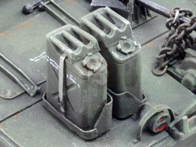 Royal Model 1/35 US 20 Lt 5 Gal Jerrycans w/Holders & Straps for AFVs (6 pc) 755