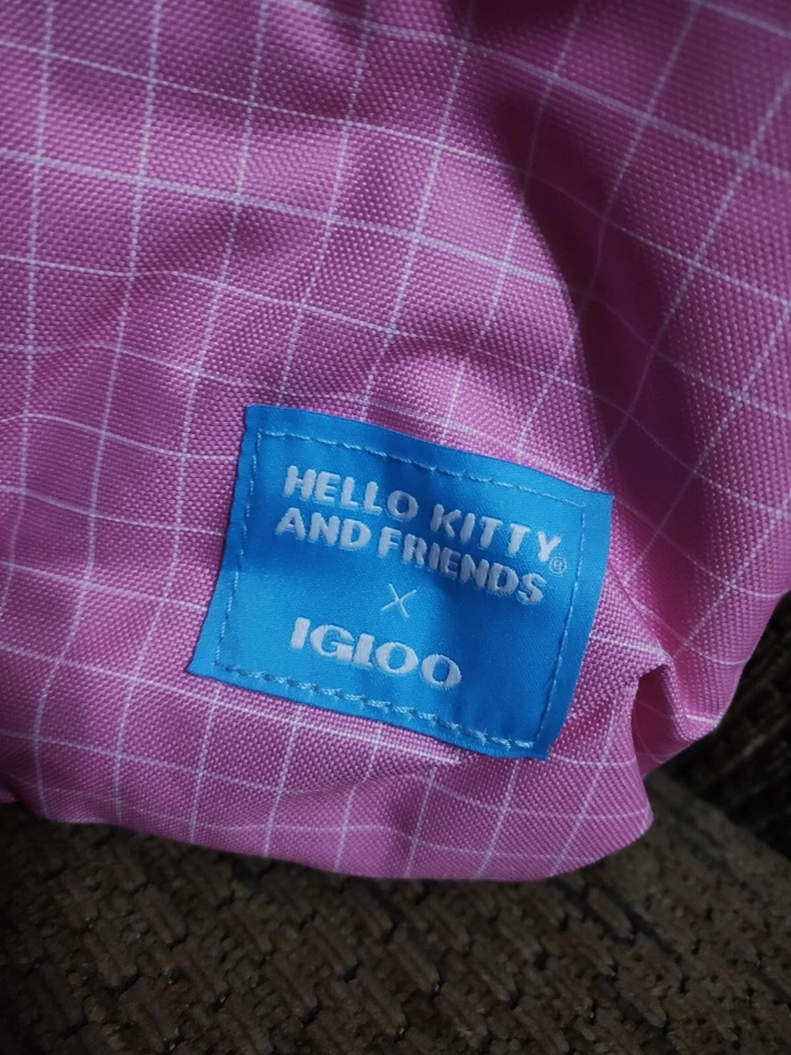 Hello Kitty Igloo Insulated Backpack Lunch Bag With Bag Charm - Image 4 of 4