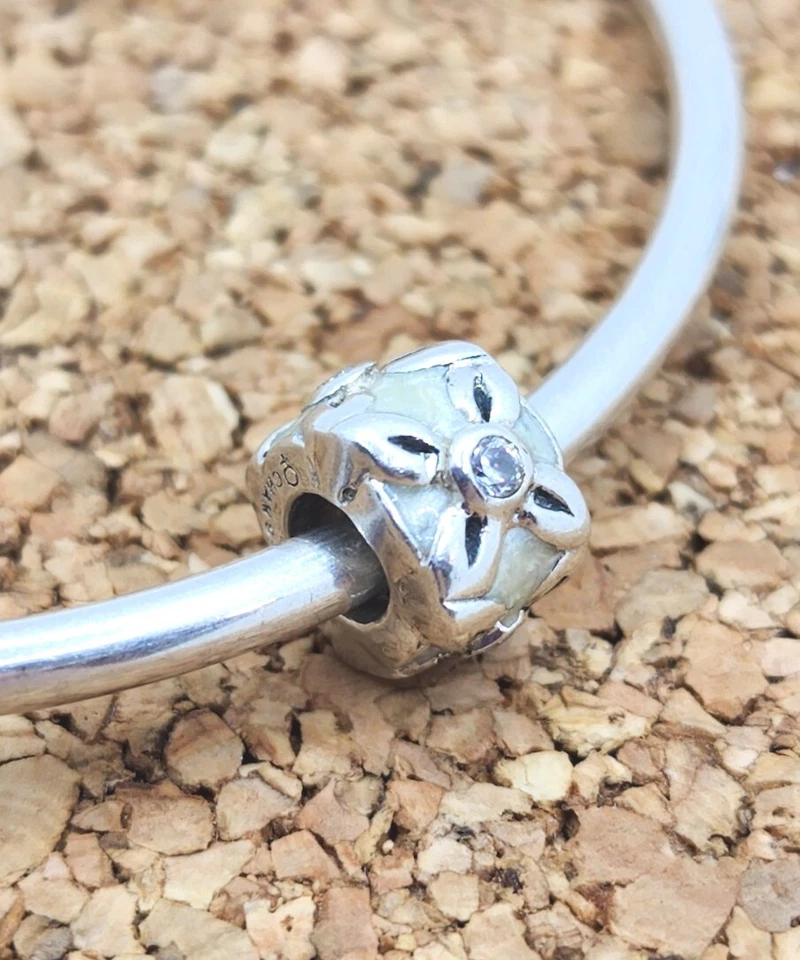 Auténtico ramo de primavera de plata esterlina con flores circonitas transparentes y cuentas con dije europeo Foto 3 de 4