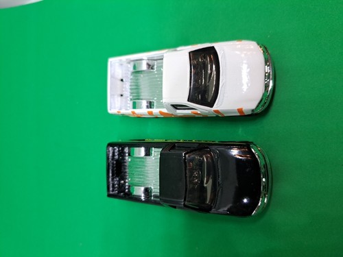 Hot Wheels 1997 White Ford F-150 Pickup & Black Ford F-150 Pickup - Picture 4 of 6