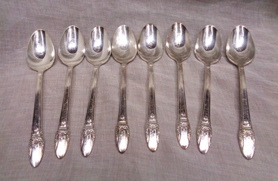 Vtg Lot/8 pcs 1847 ROGERS BROS IS Silverplate Silverware FIRST LOVE Teaspoons