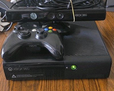 Microsoft Xbox 360 E Kinect Bundle 