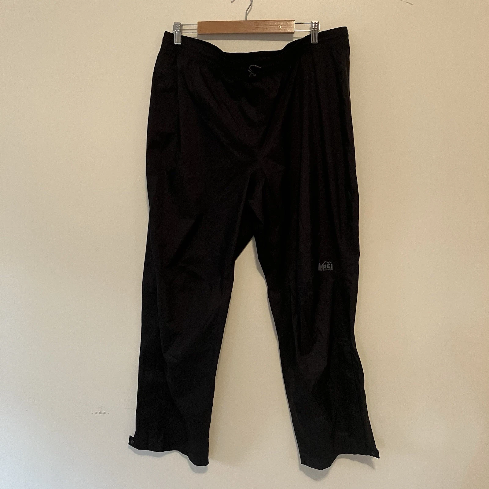 REI Co-Op Black Rain Pants Men's 1XL Packable Hiking Pull On Nylon Zip Cuff
Opens in a new window or