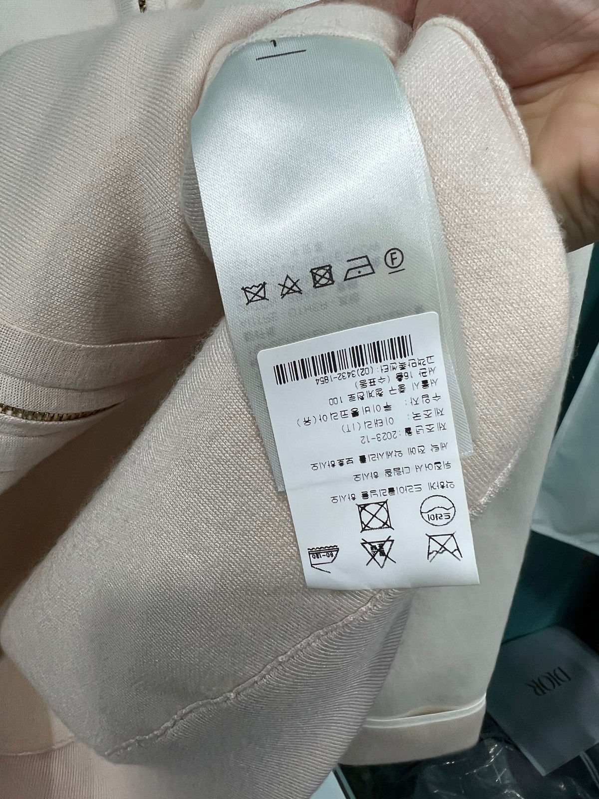 Louis Vuitton Monogram Pocket Hoodie 146274203 thumbnail 6